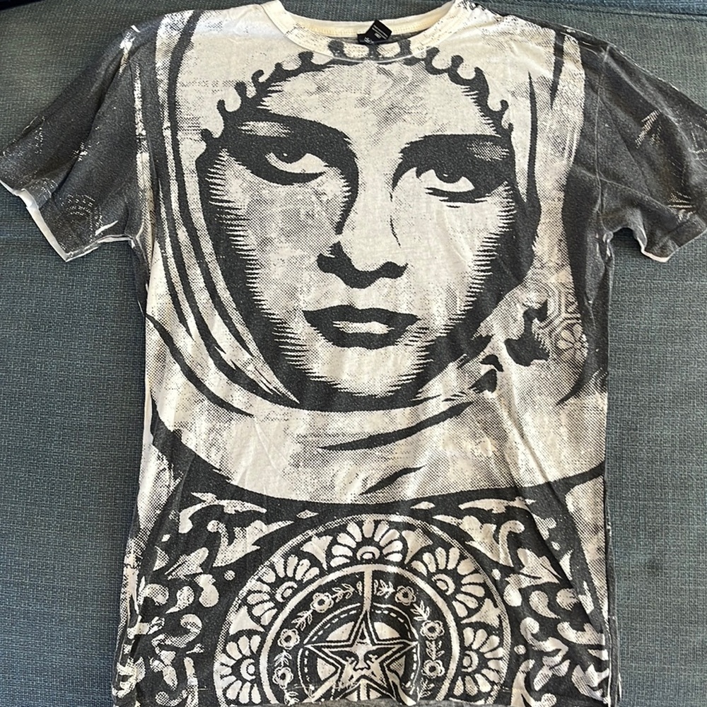 Mens obey tshirt, size small